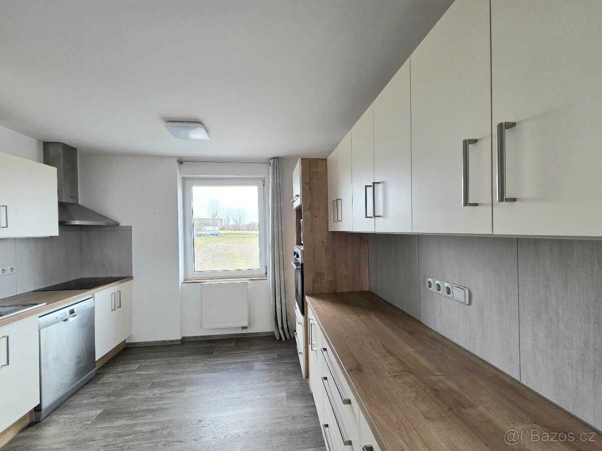 Pronájem byt - Šestajovice, 250 92