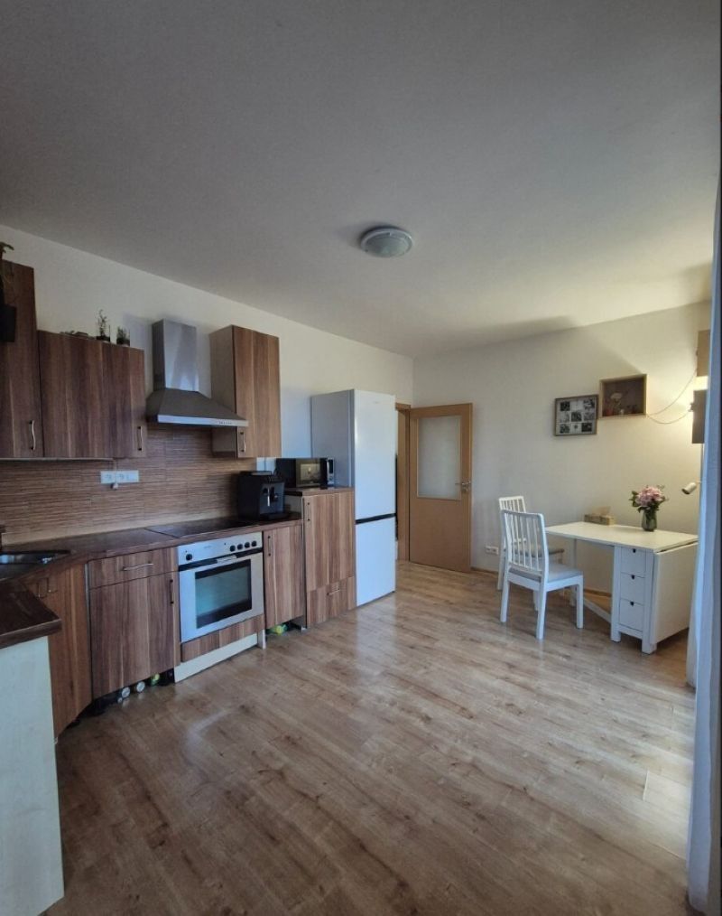 Prodej byt 1+kk - Lomená 270, Zbuzany, 48 m²