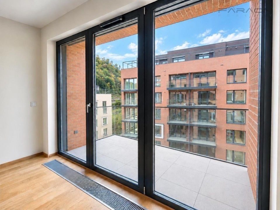 2+kk, Švarcova,Praha 8, Karlín, 55 m² - 2