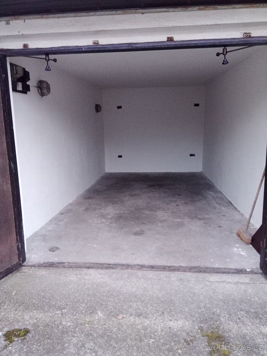 Garáže, Otrokovice, 765 02
