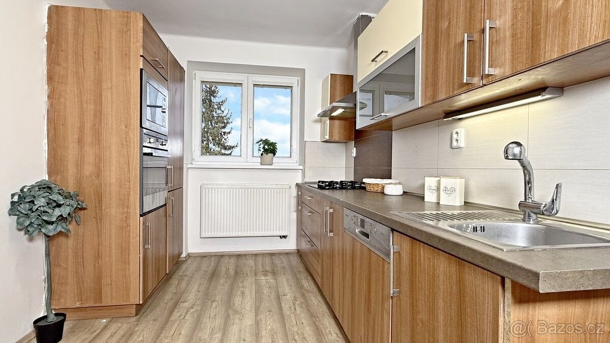 Pronájem byt - Zastávka u Brna, 664 84