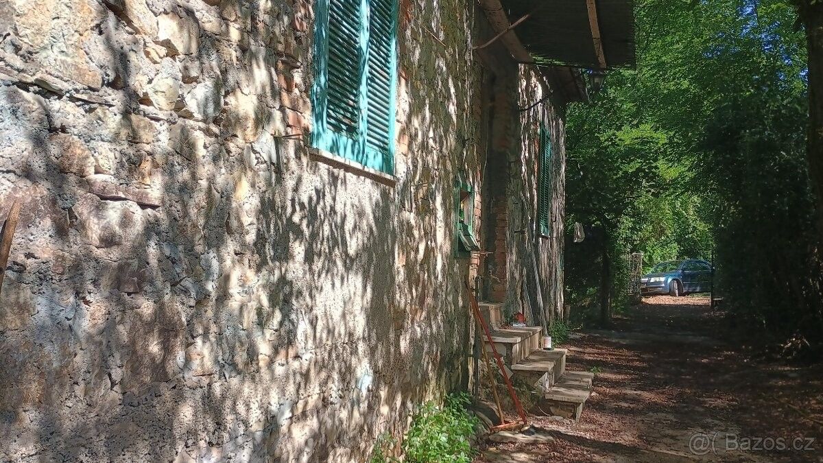 Rodinné domy, 987 66, Zahraničí