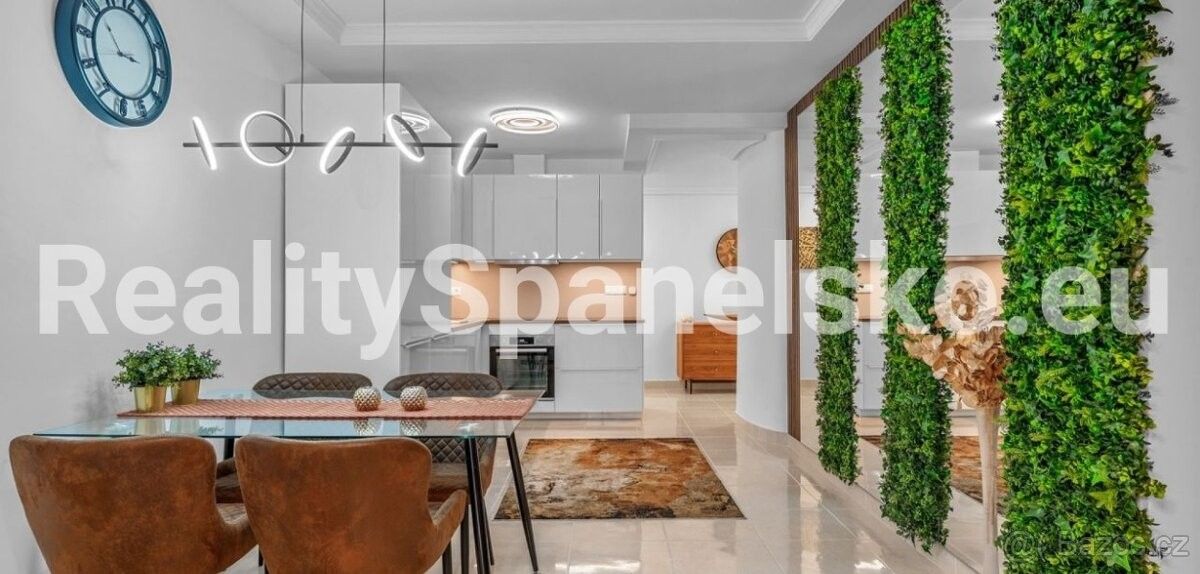 Rodinné domy, 987 66, Zahraničí