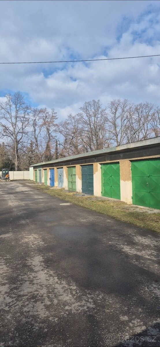 Garáže, Ostrava, 700 30