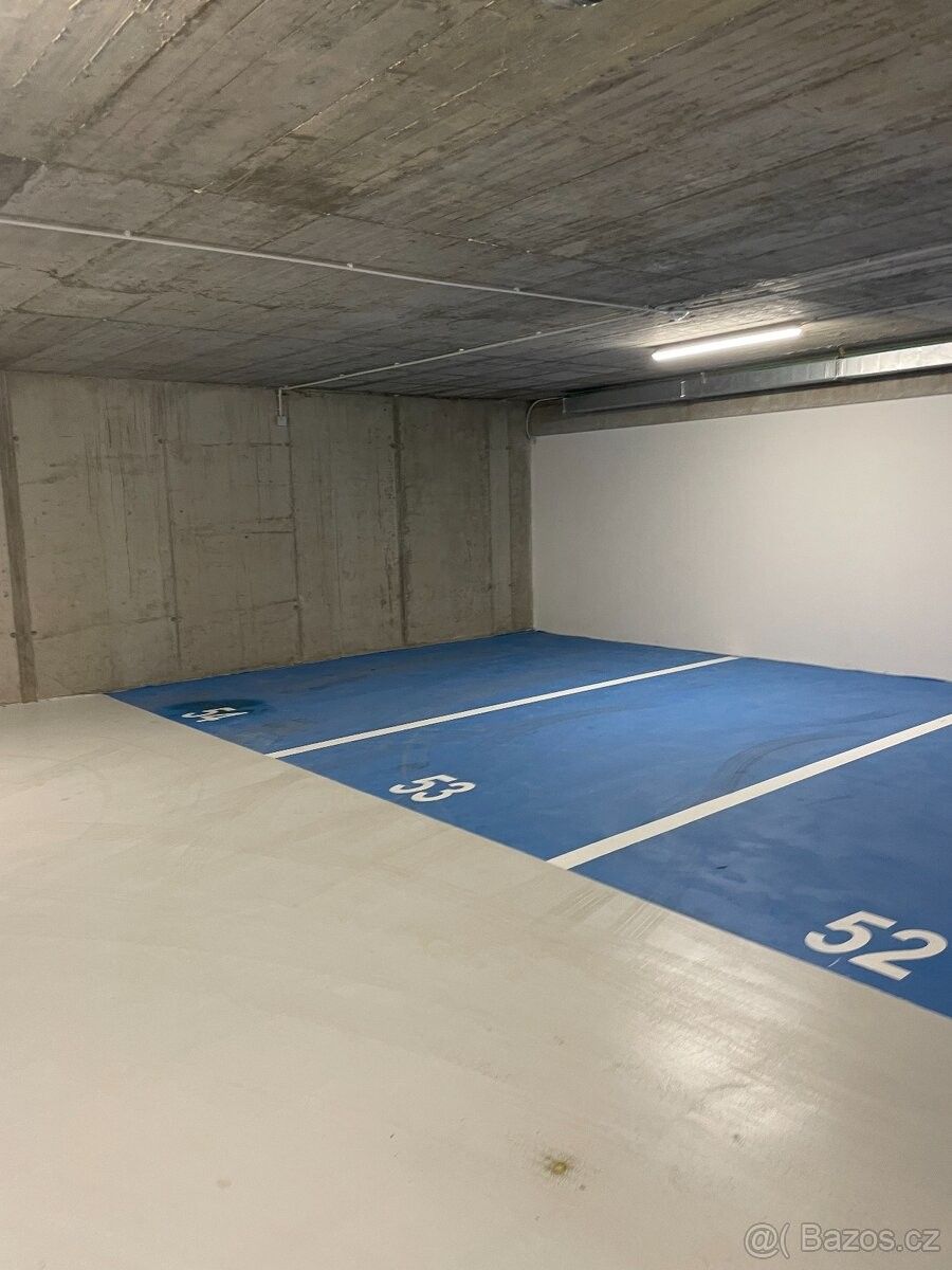 Garáže, Brno, 614 00