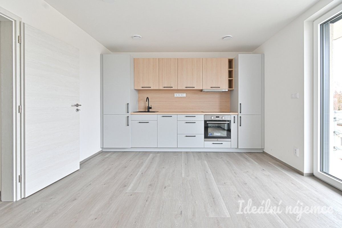 Pronájem byt 2+kk - Dragounů, Dobřany, 39 m²