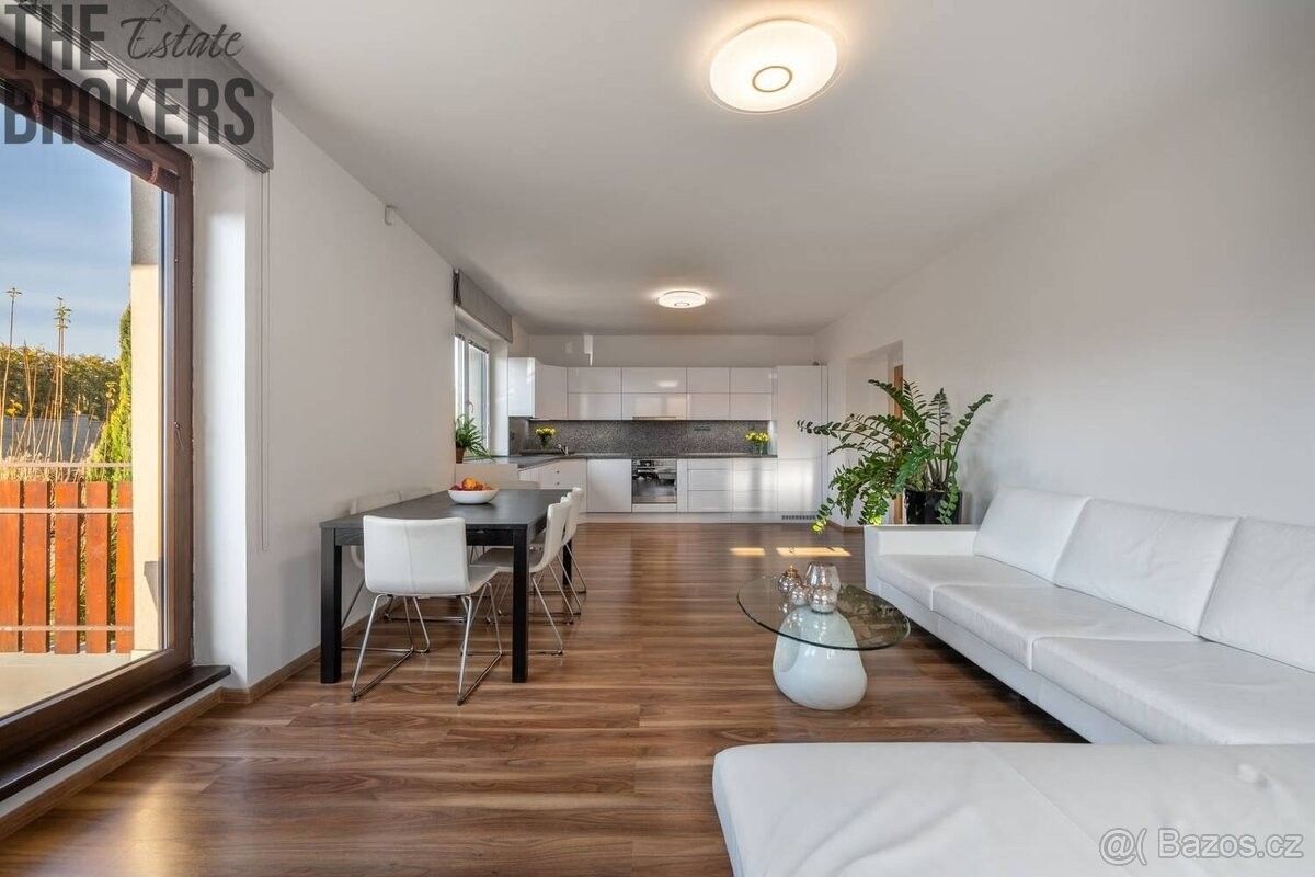 Prodej rodinný dům - Mukařov, 251 62