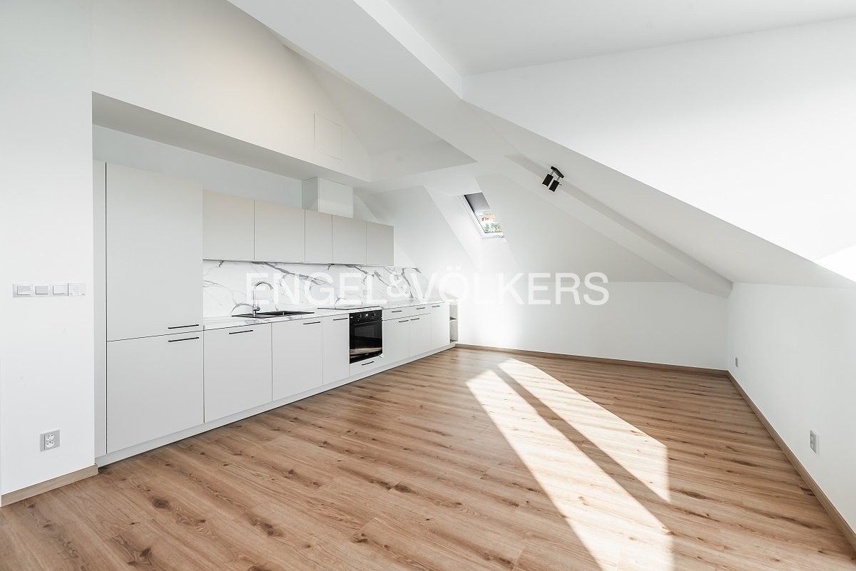Pronájem byt 2+kk - Prosecká, Praha, 88 m²