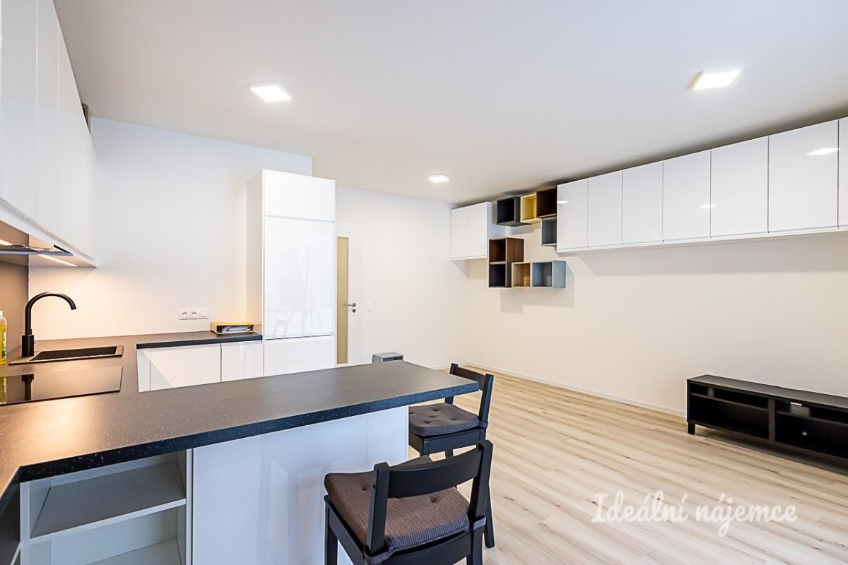Byt 1+kk · 40 m² · K jezeru, Praha - 3