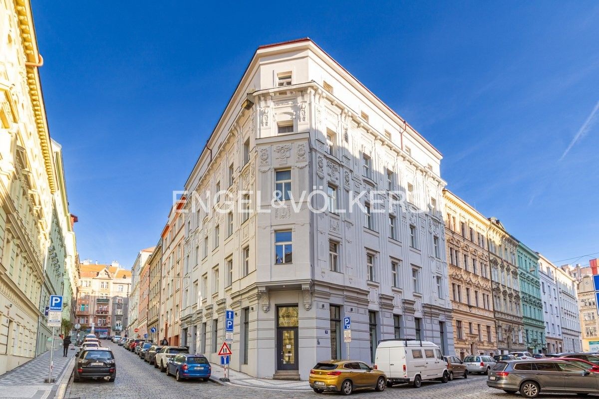 Restaurace, Černomořská, Praha, 364 m²