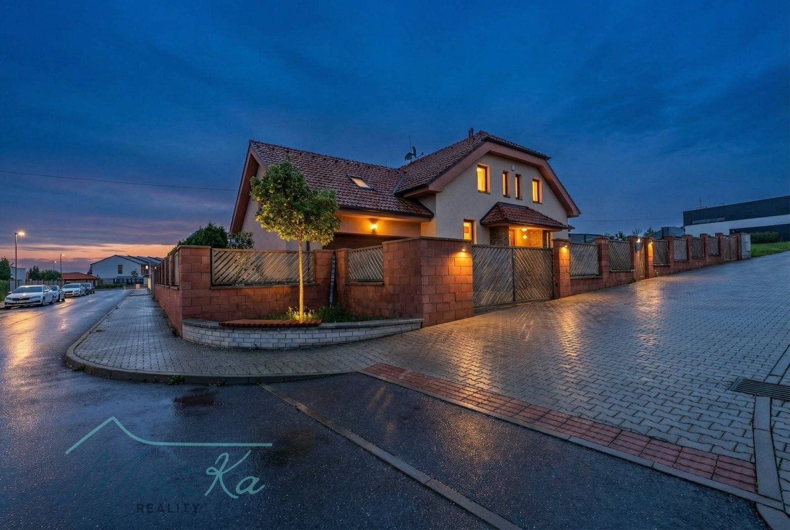 Rodinné domy, Liliová 1669, Hostivice, 392 m² - 1