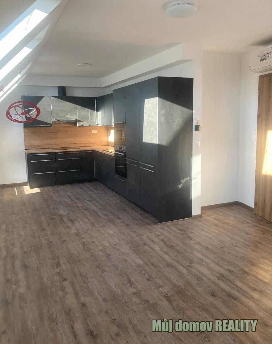 3+kk, U Uranie, Praha, 70 m²