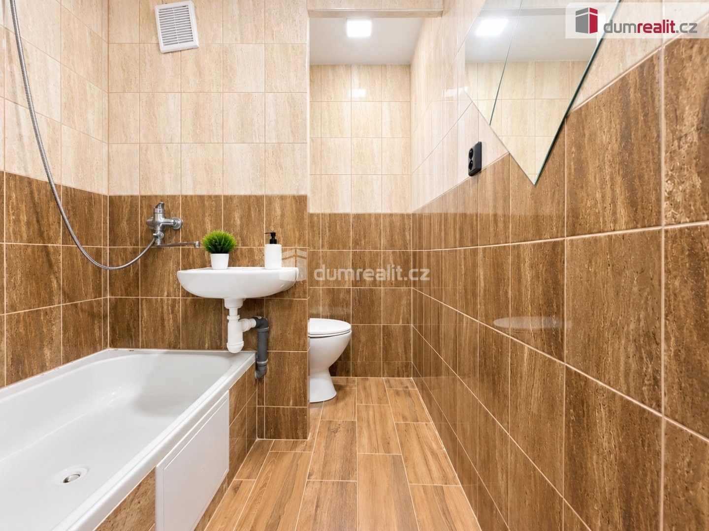 Pronájem byt 1+kk - Ladova, Ústí nad Labem, 19 m² - 2