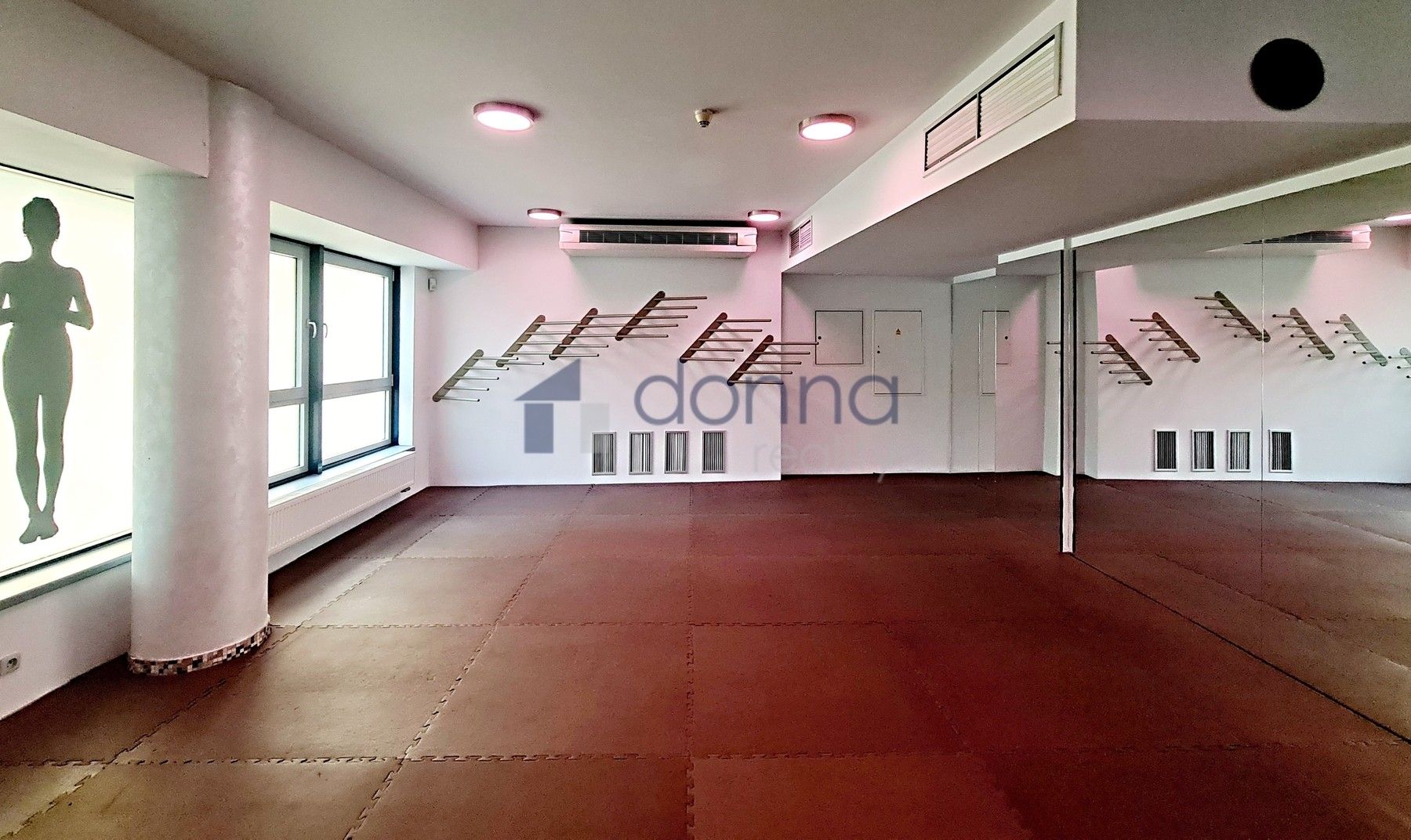 Pronájem obchodní prostory - Chrudimská, Praha, 360 m²