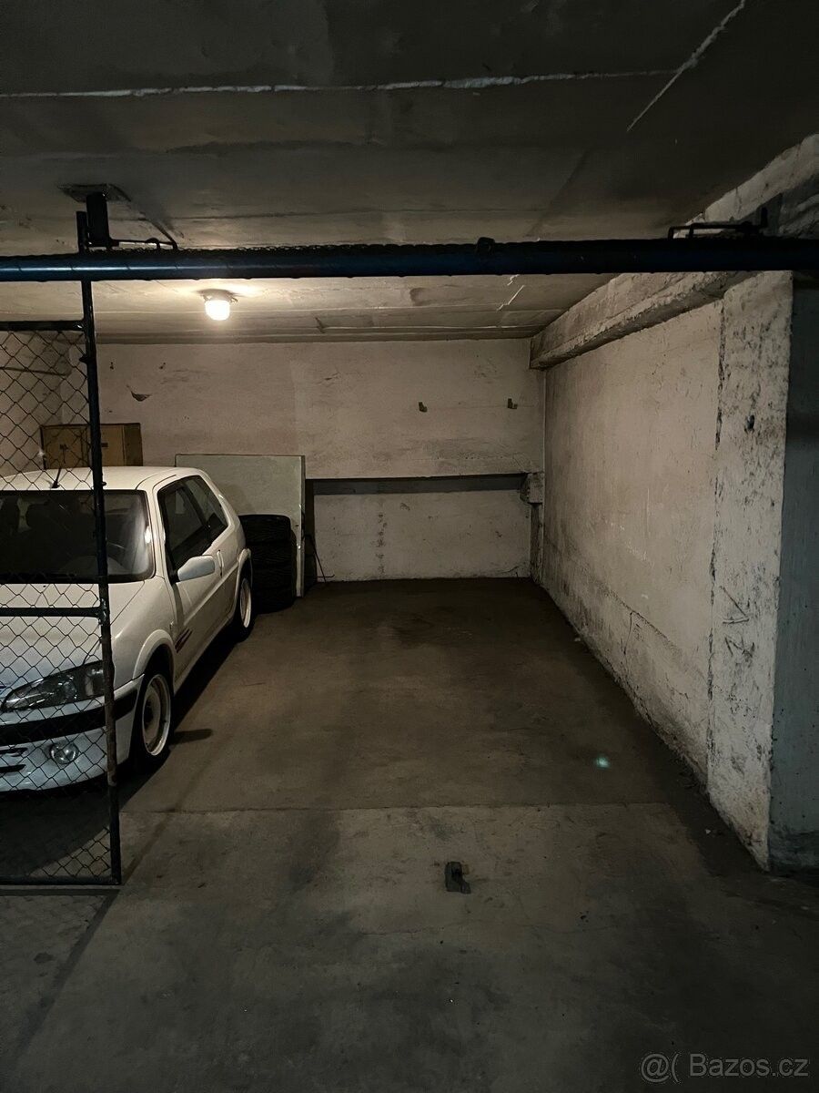 Garáže, Plzeň, 301 00