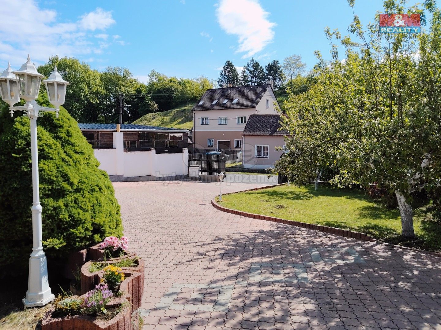 Prodej rodinný dům - Nepomyšl, 410 m²