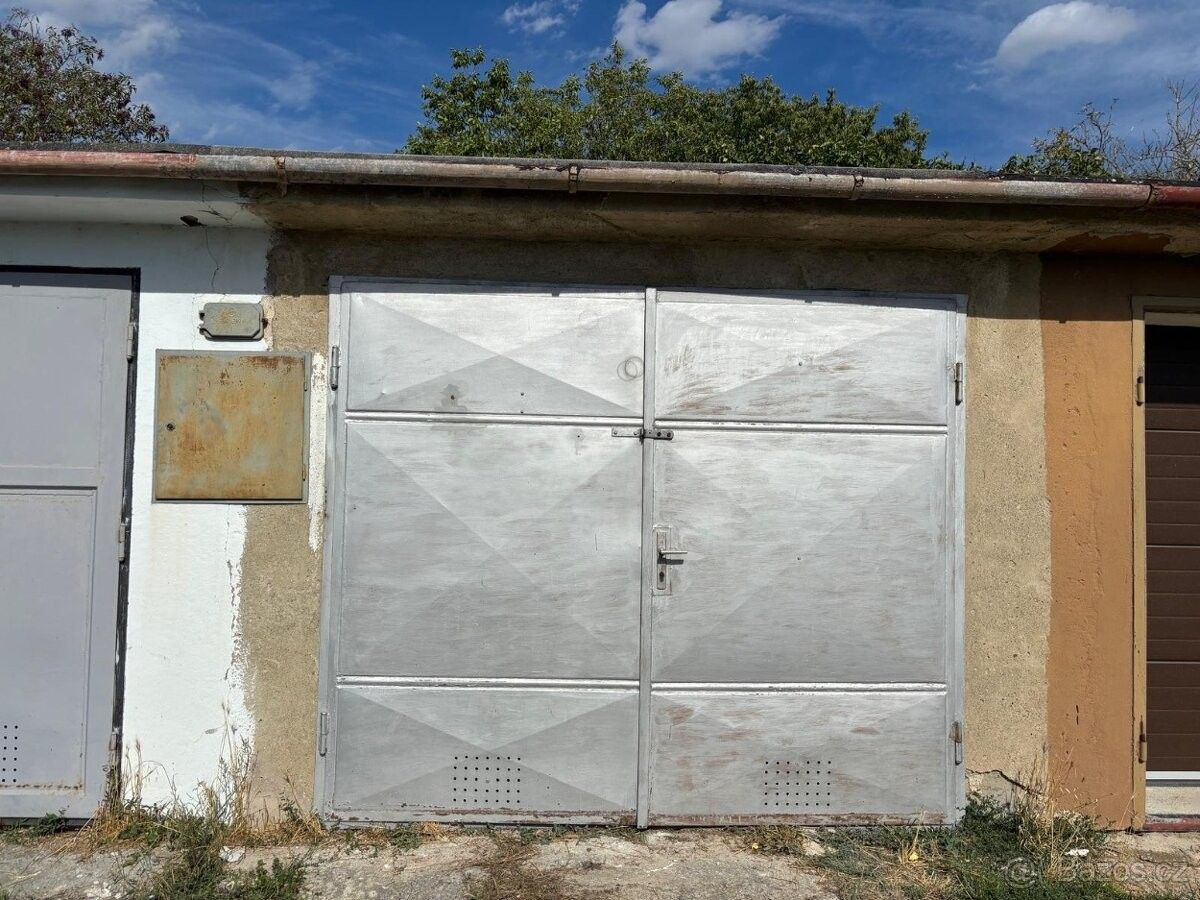 Garáže, Slavkov u Brna, 684 01 - 1