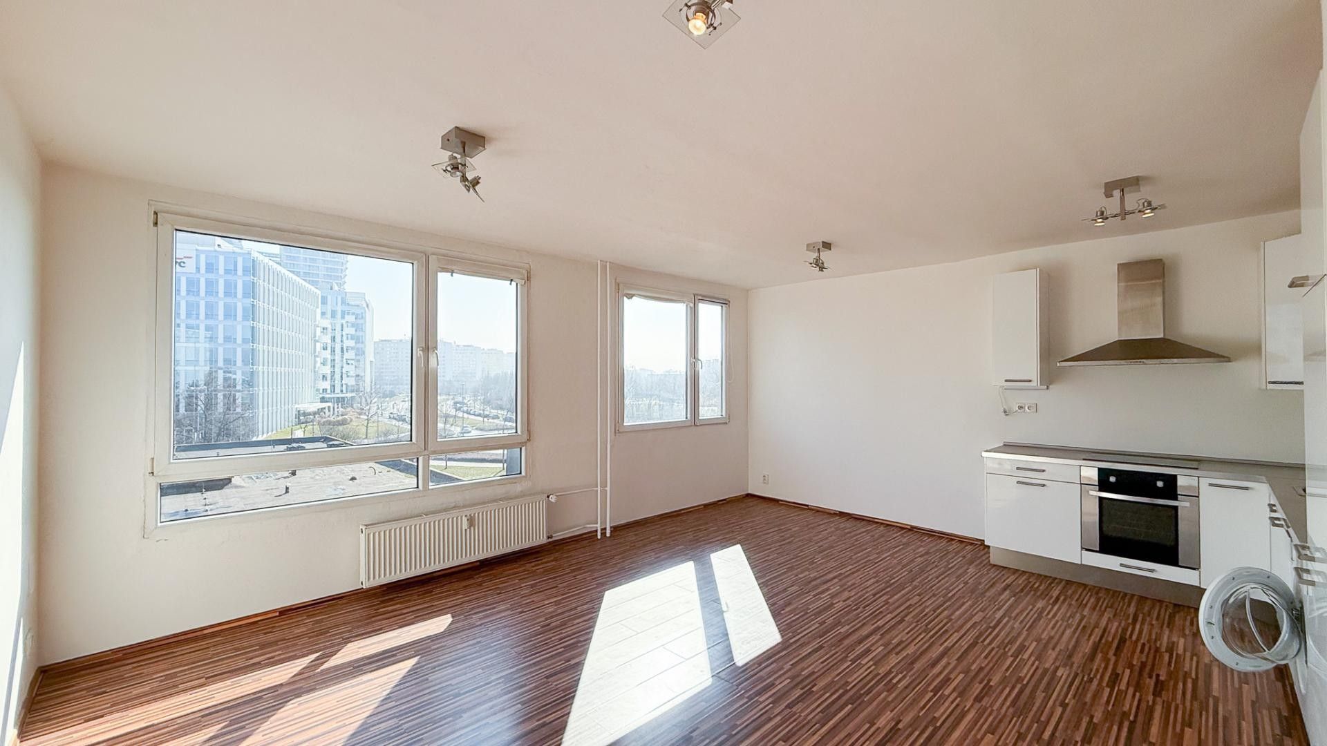 3+kk, Pujmanové, Praha, 70 m²