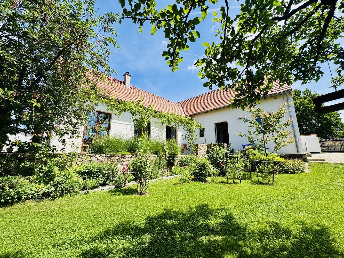 Rodinné domy, Adamov, okres České Budějovice, Jihočeský kraj, 200 m² - 1