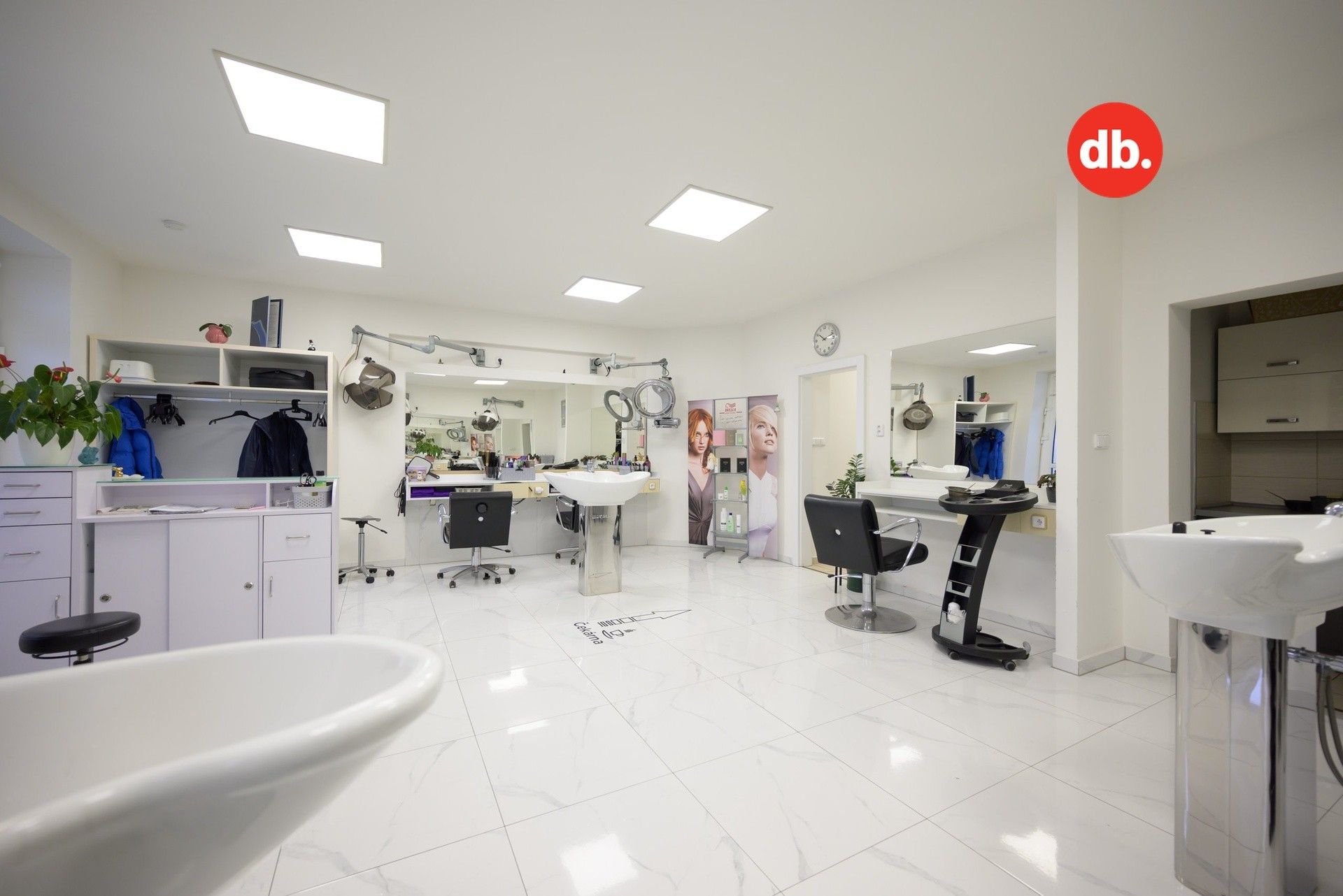 Obchodní prostory, Nejdecká, Karlovy Vary Rybáře, 70 m² - 1