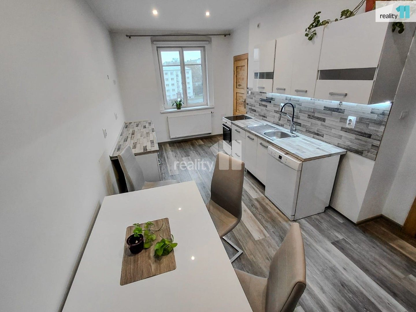 Prodej byt 2+1 - Májová, Cheb, 80 m²