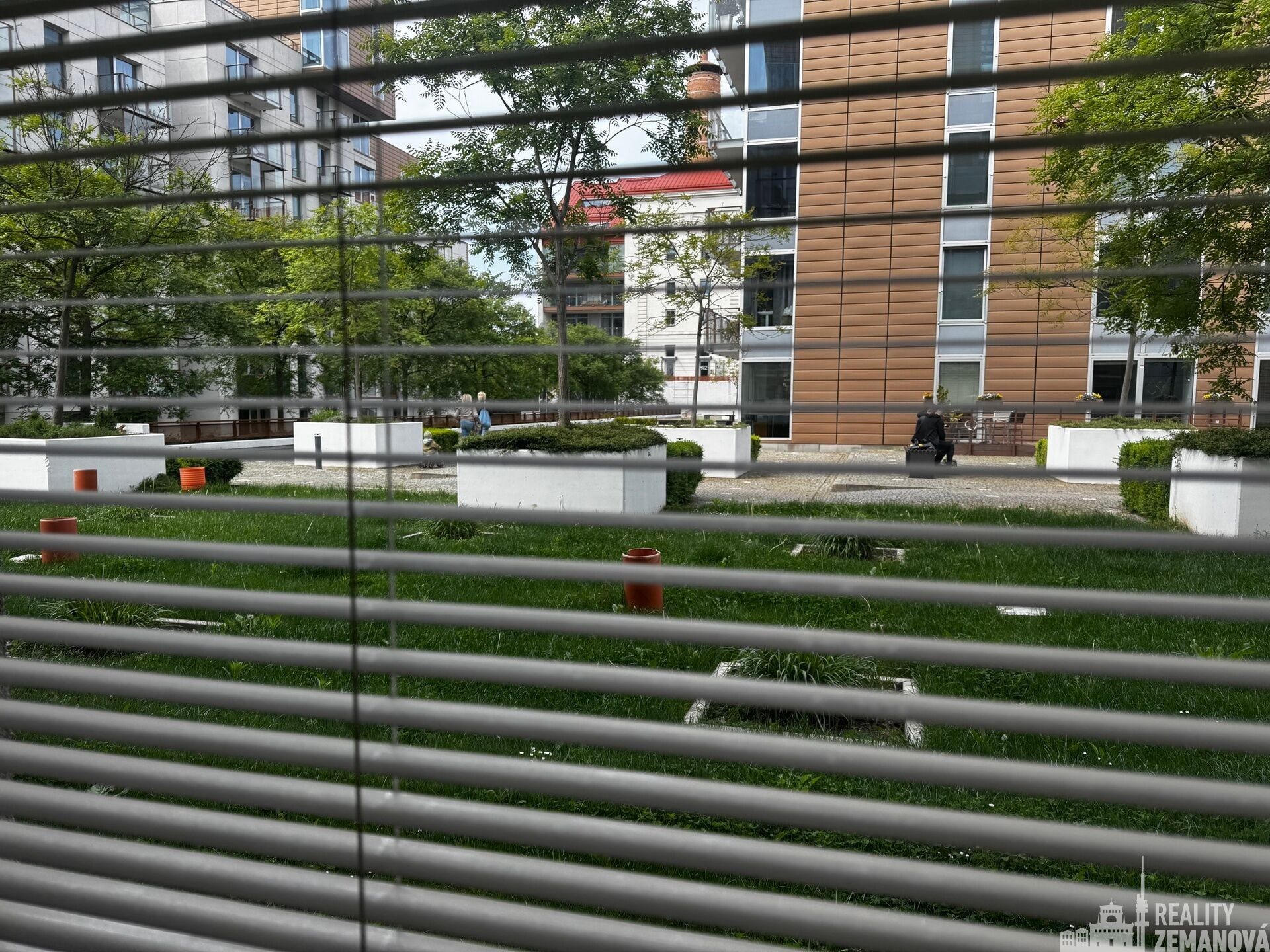 Pronájem byt 2+kk - Korunní, Praha, 50 m²