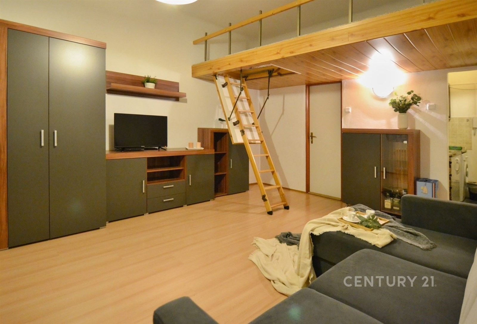 1+kk, Dvorecké náměstí 762, Praha, 27 m²