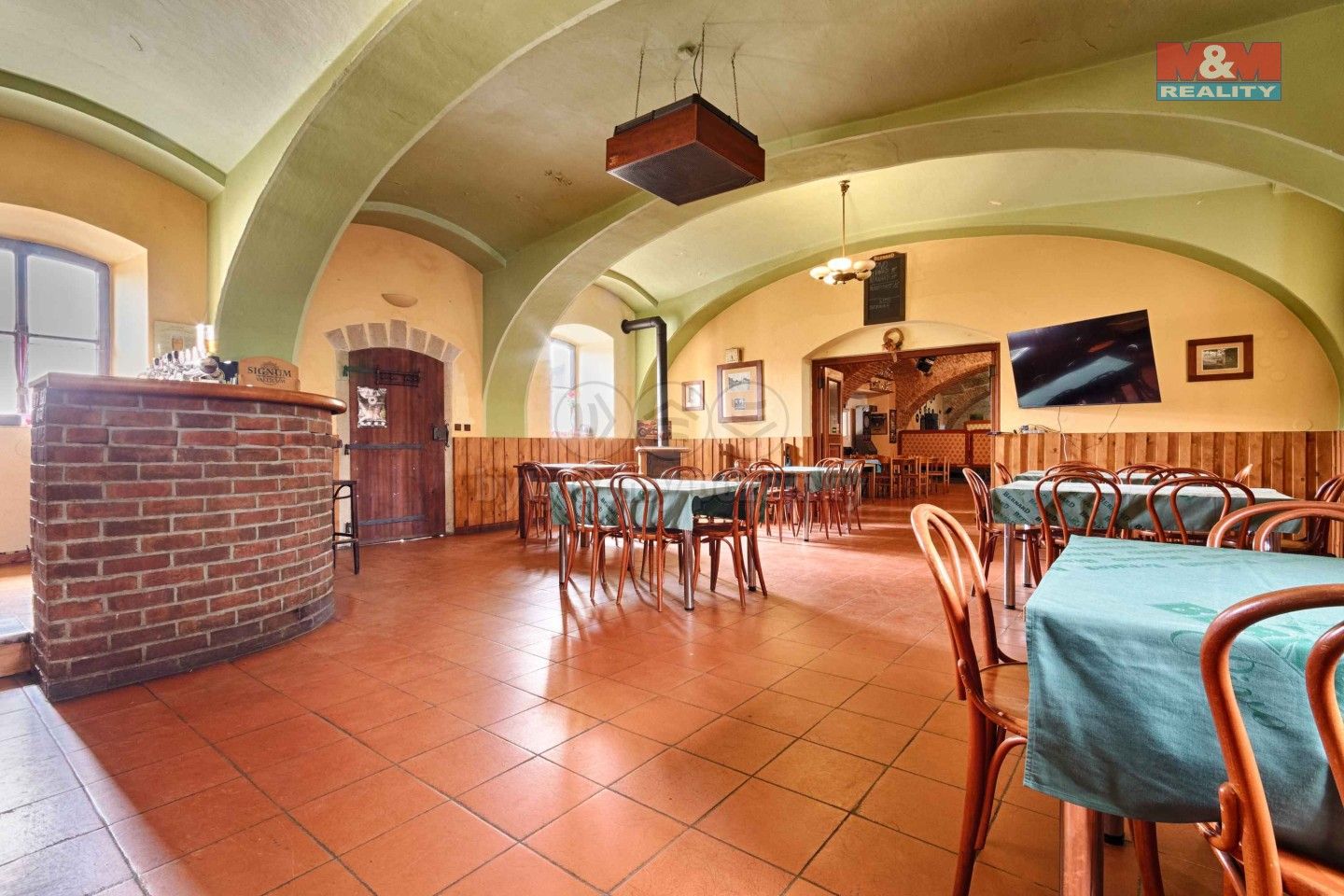 Restaurace, Tyršova, Studená, 879 m²