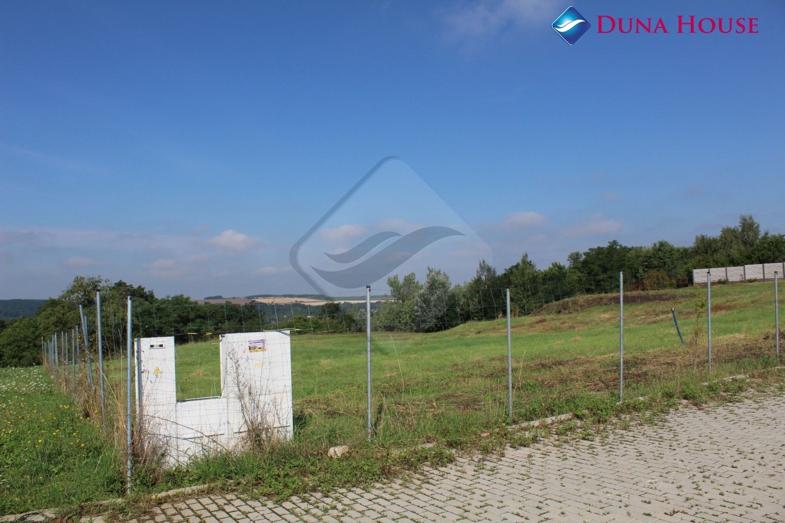 Prodej pozemek pro bydlení - Větrušice, 1 854 m²