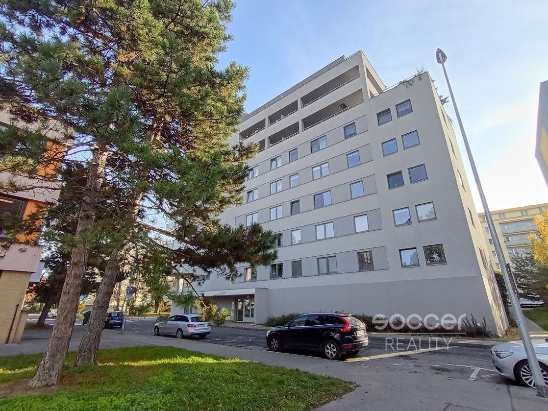 Pronájem byt 1+kk - Frýdecká, Praha, 30 m²