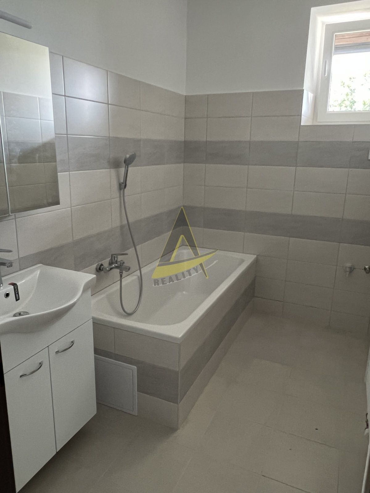 Pronájem byt 3+kk - Černá v Pošumaví, 108 m² - 5