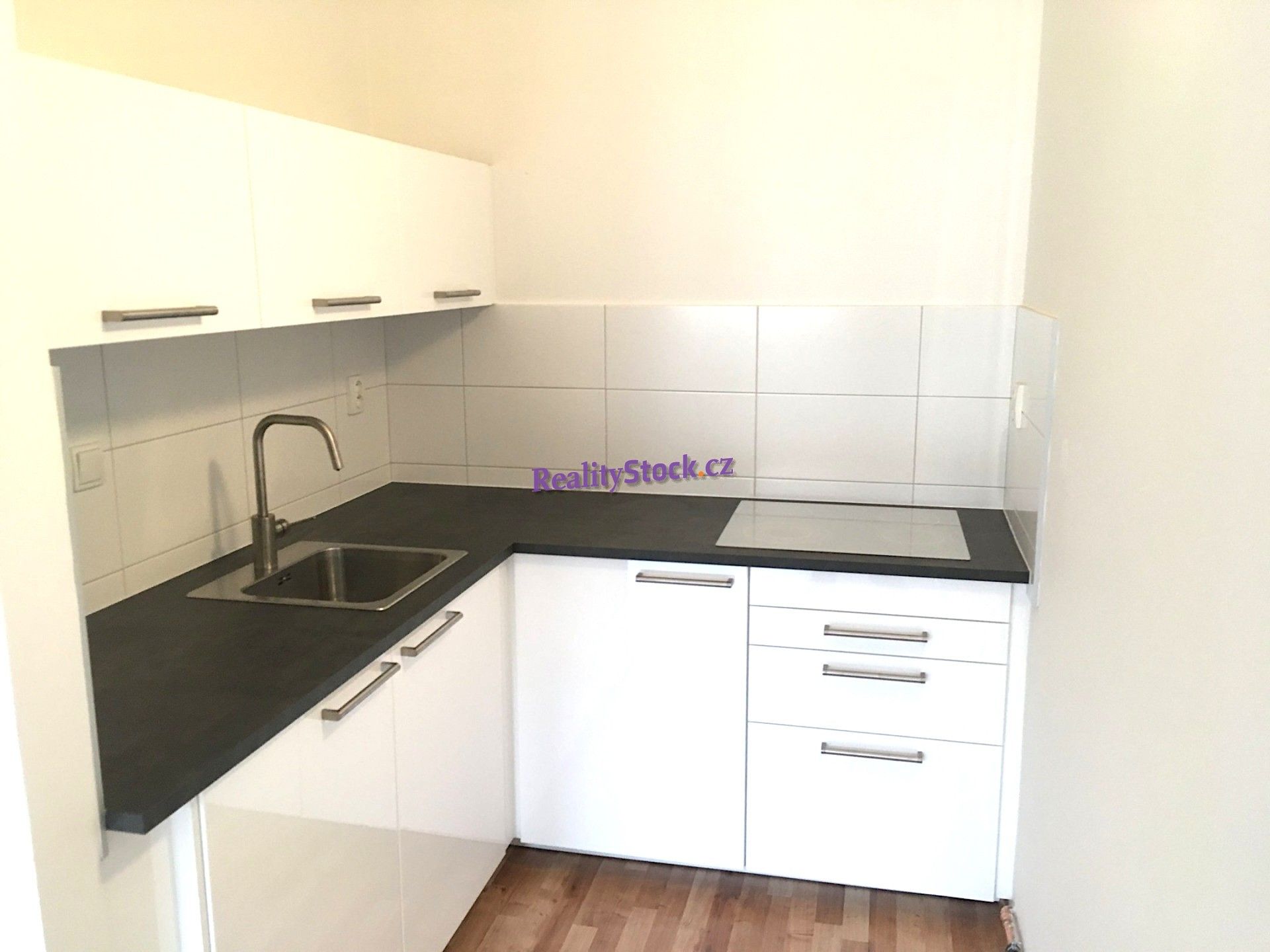 2+kk, Jana Želivského, Praha, 42 m²