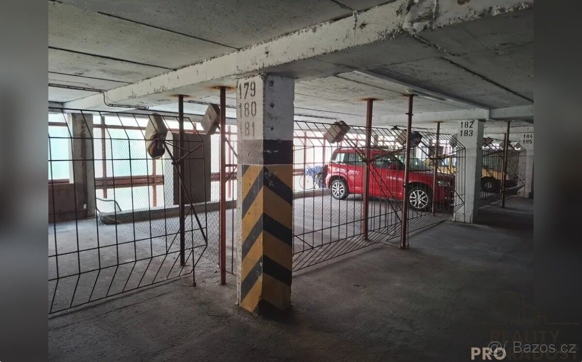 Garáže, Praha, 190 00