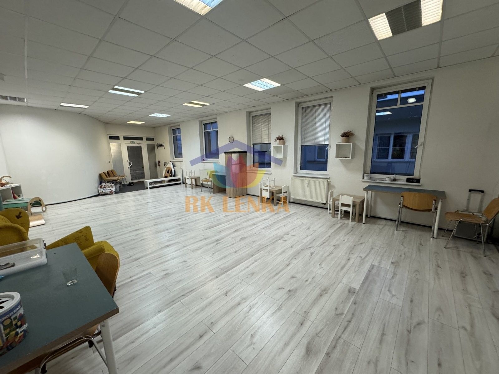 Pronájem kancelář - Josefa Václava Sládka, Frýdek-Místek, 100 m²