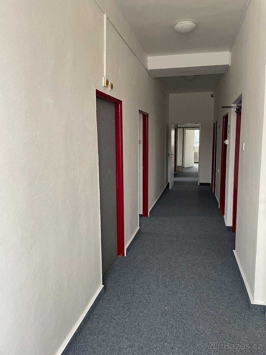 Pronájem kancelář - Praha, 108 00, 200 m²