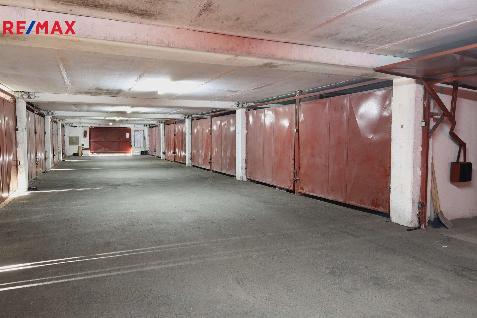 Prodej garáž - Navigátorů, Praha, 18 m²