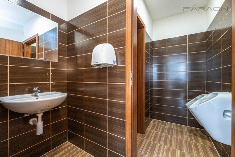 Obchodní prostory · 55 m² · Prusíkova, Praha - 4