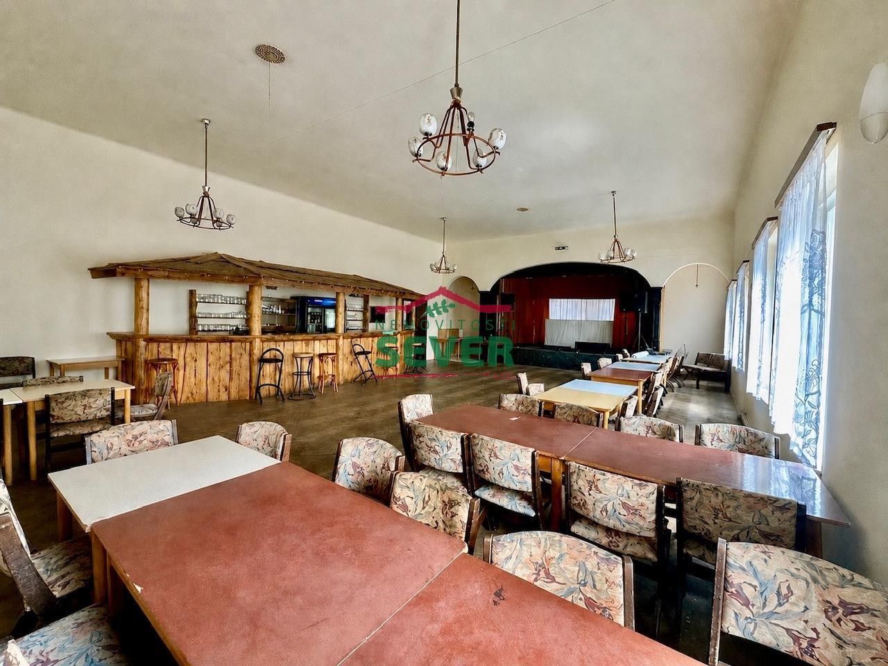 Prodej komerční - nám. Pionýrů, Hora Svaté Kateřiny, 800 m² - 5
