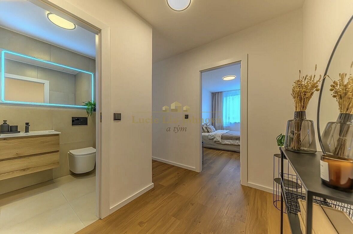 Byt 2+kk · 42 m² · Taussigova, Praha 8 - Kobylisy - 4