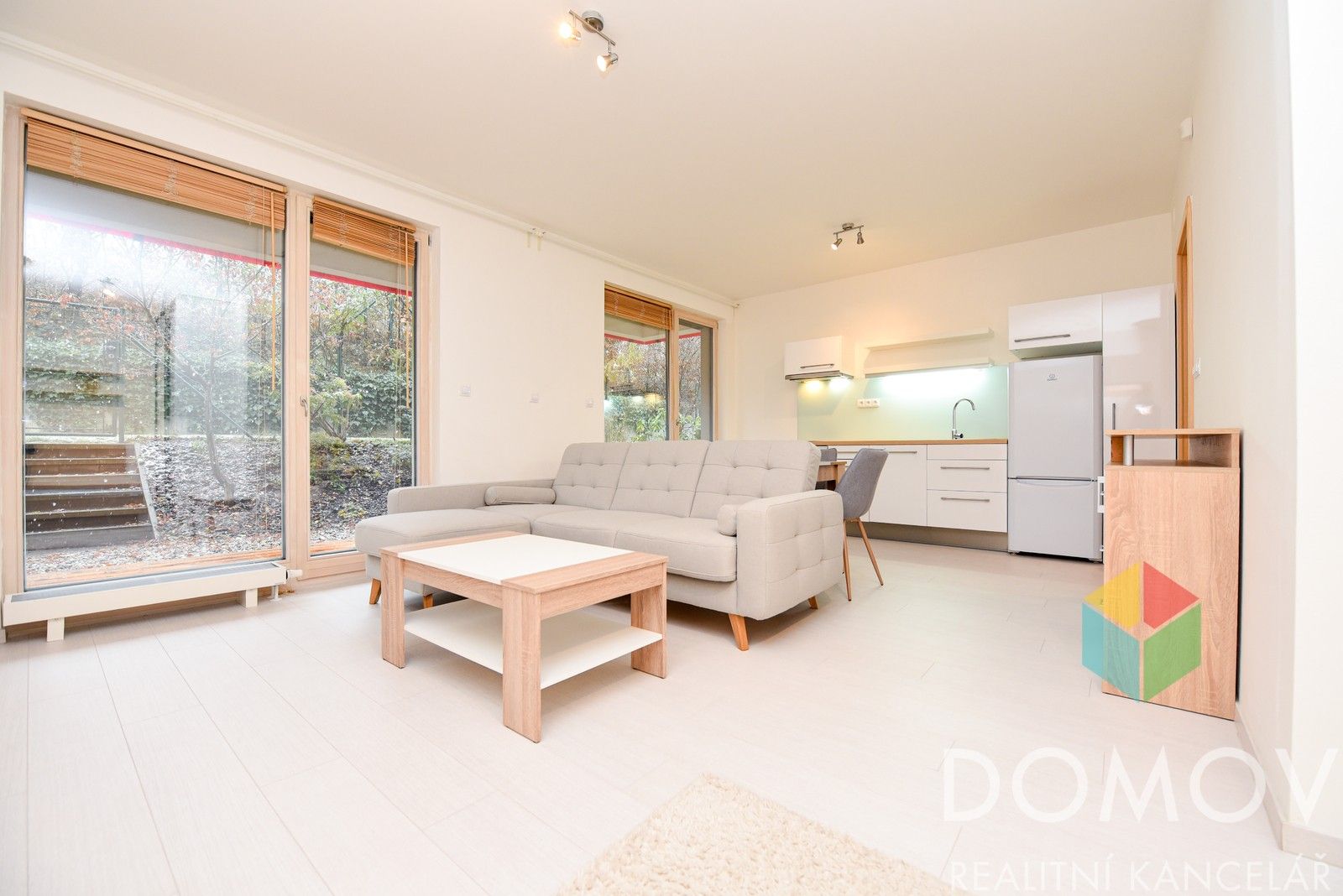 Pronájem byt 1+kk - Dolnocholupická, Praha, 37 m²