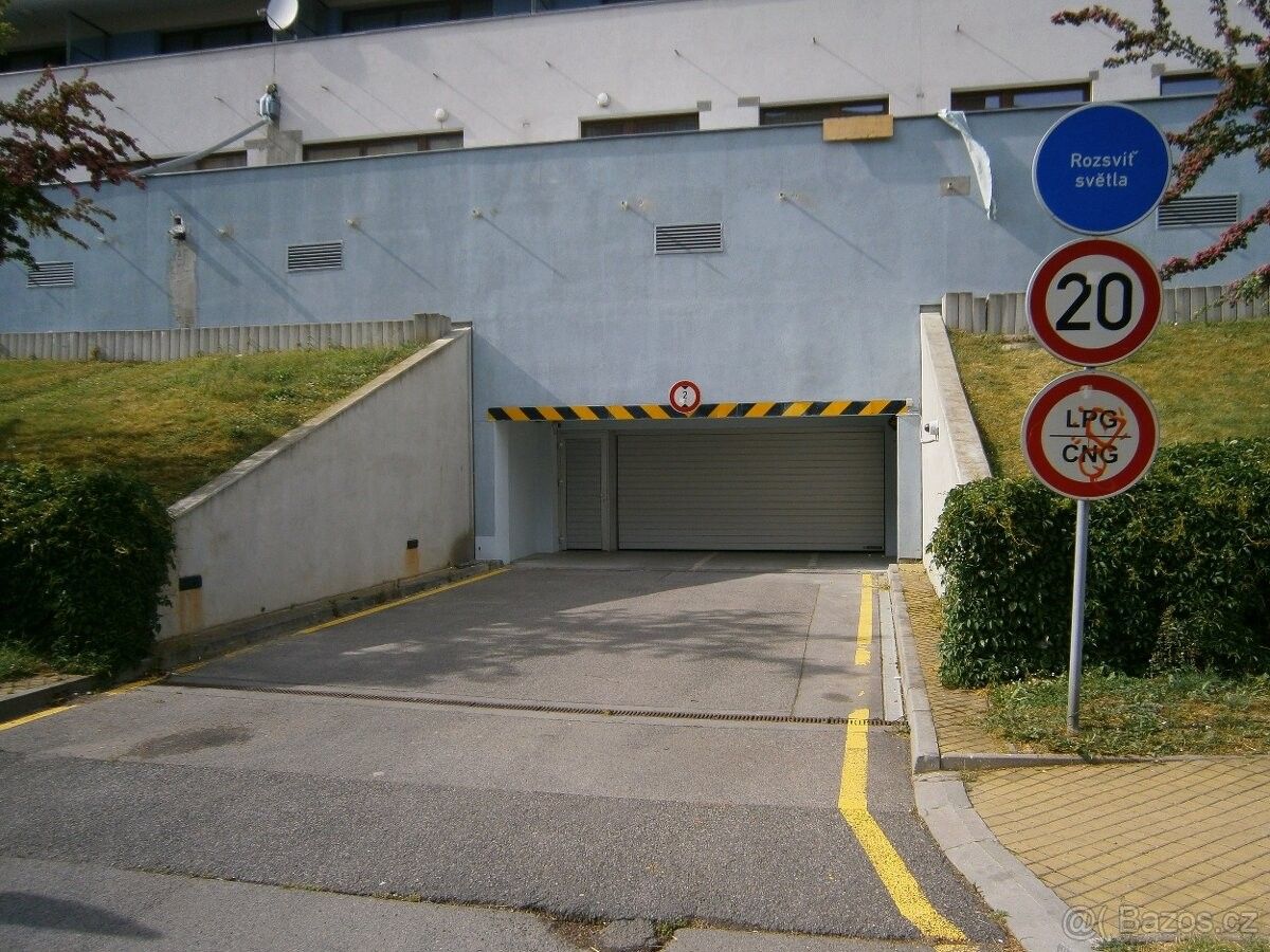 Garáže, Praha, 160 00