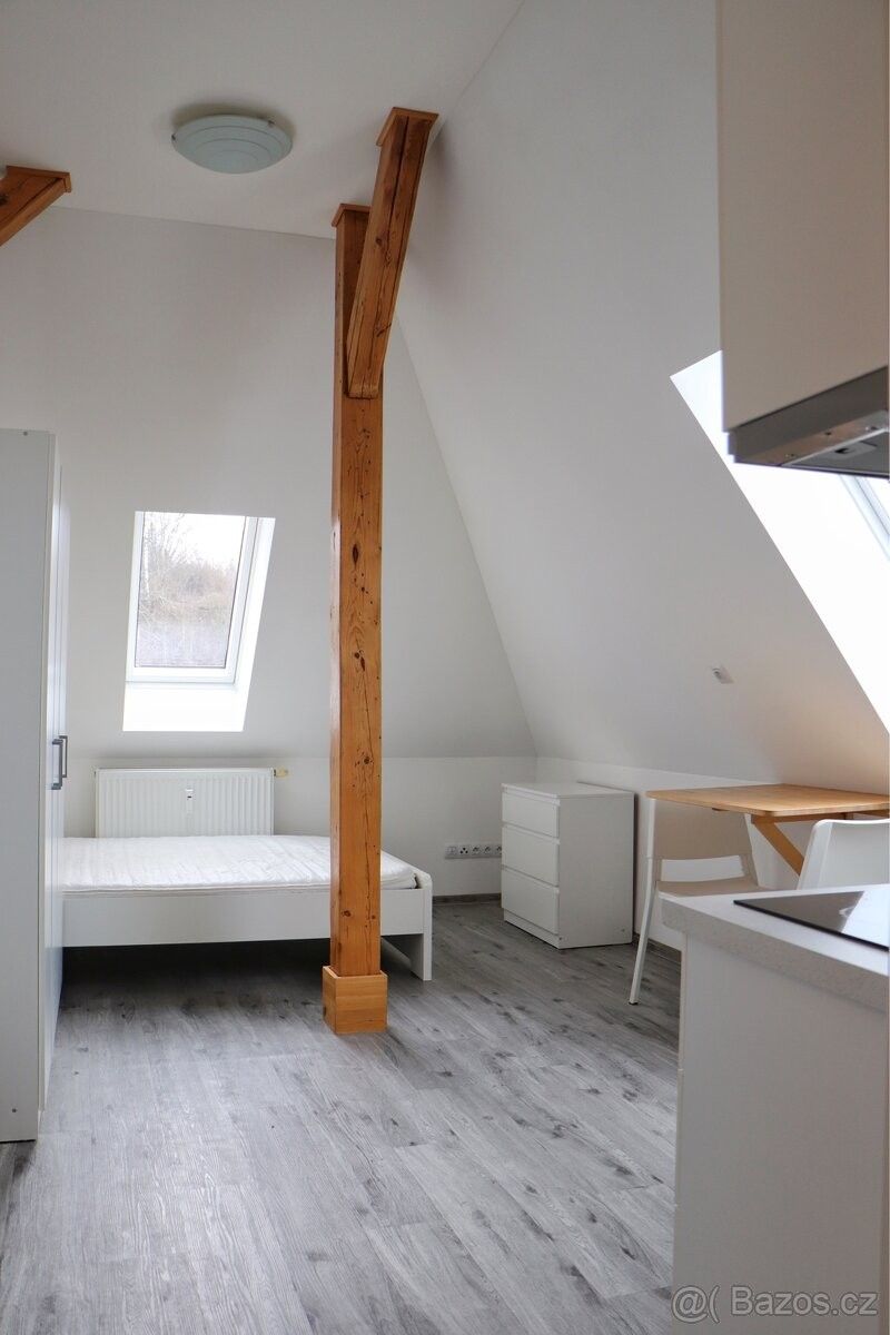 Pronájem byt - Praha, 161 00