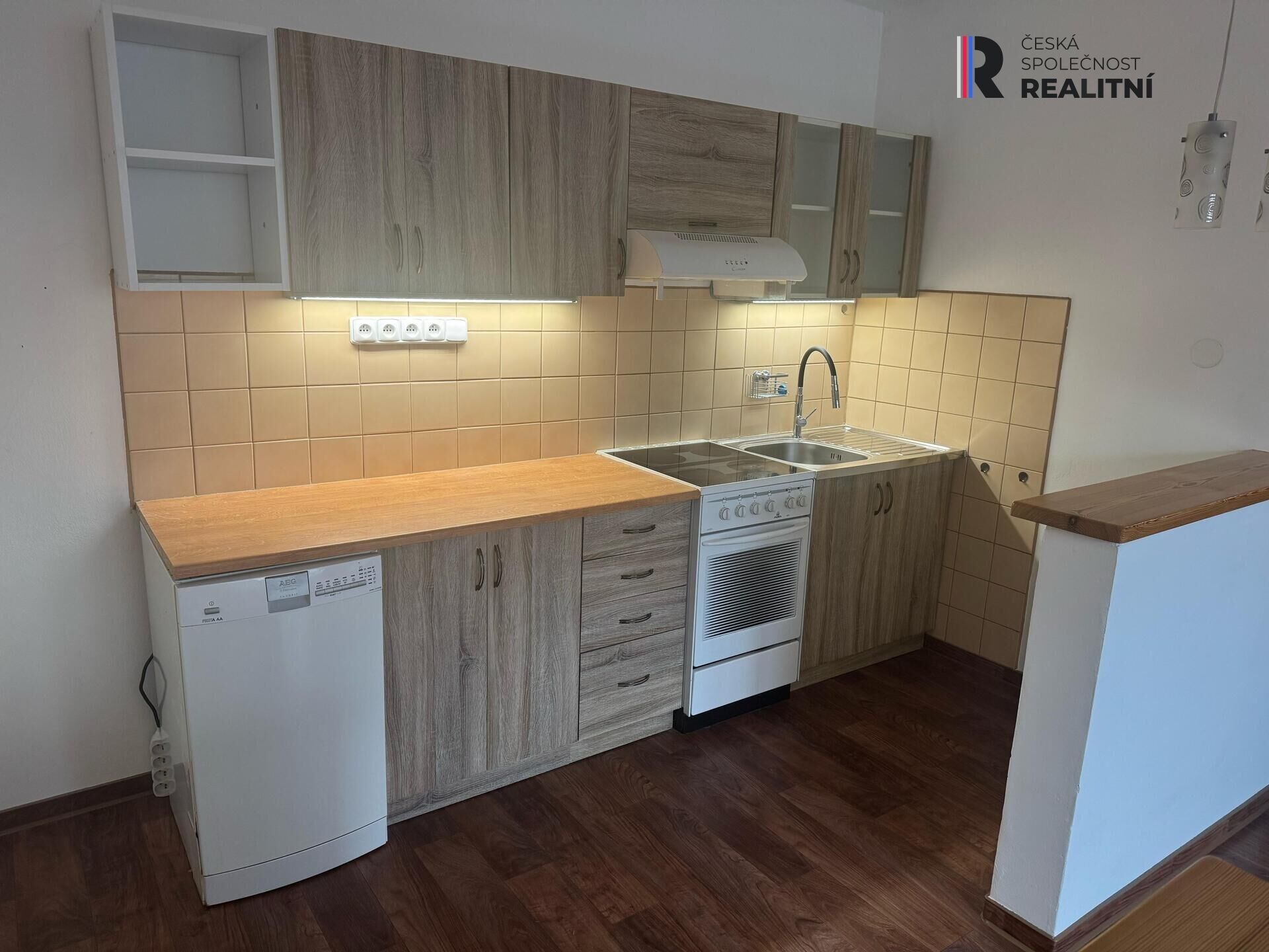 2+kk, nám. Přátelství, Tábor, 40 m²