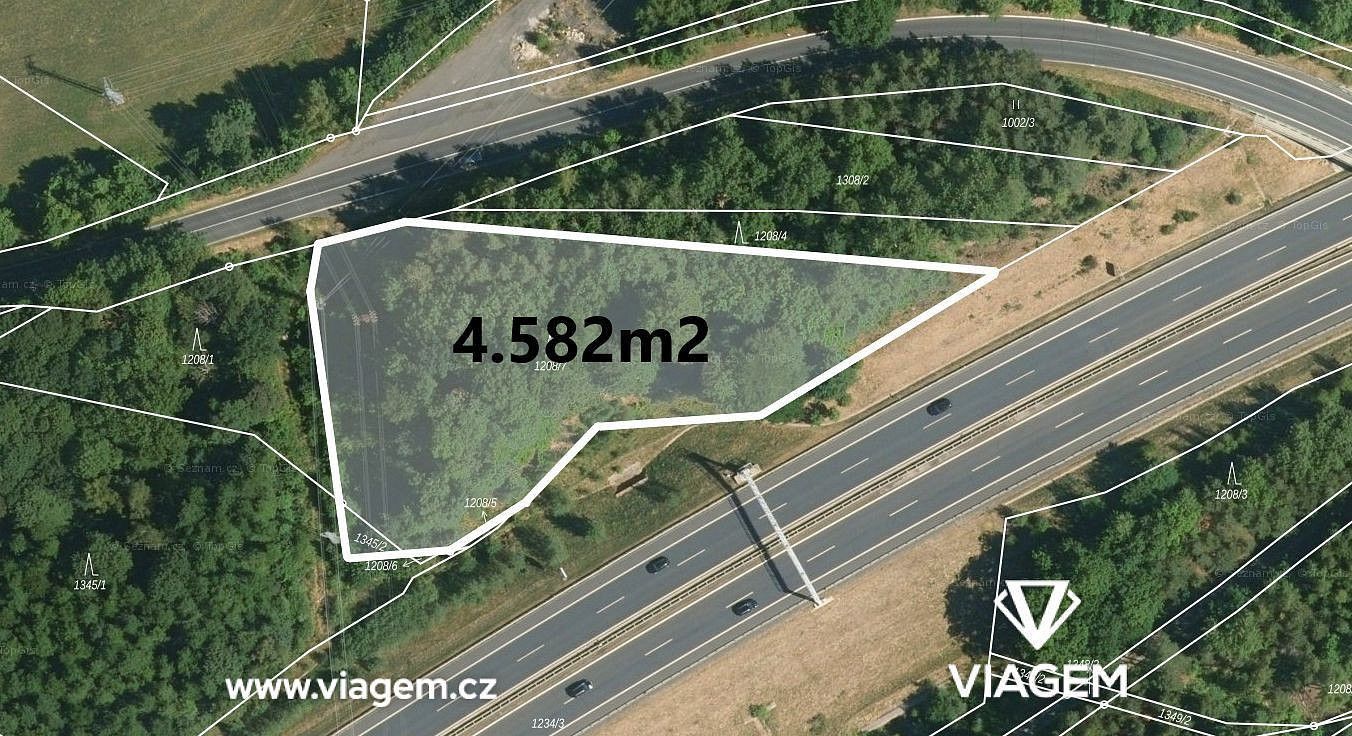 Les, 4 639 m²