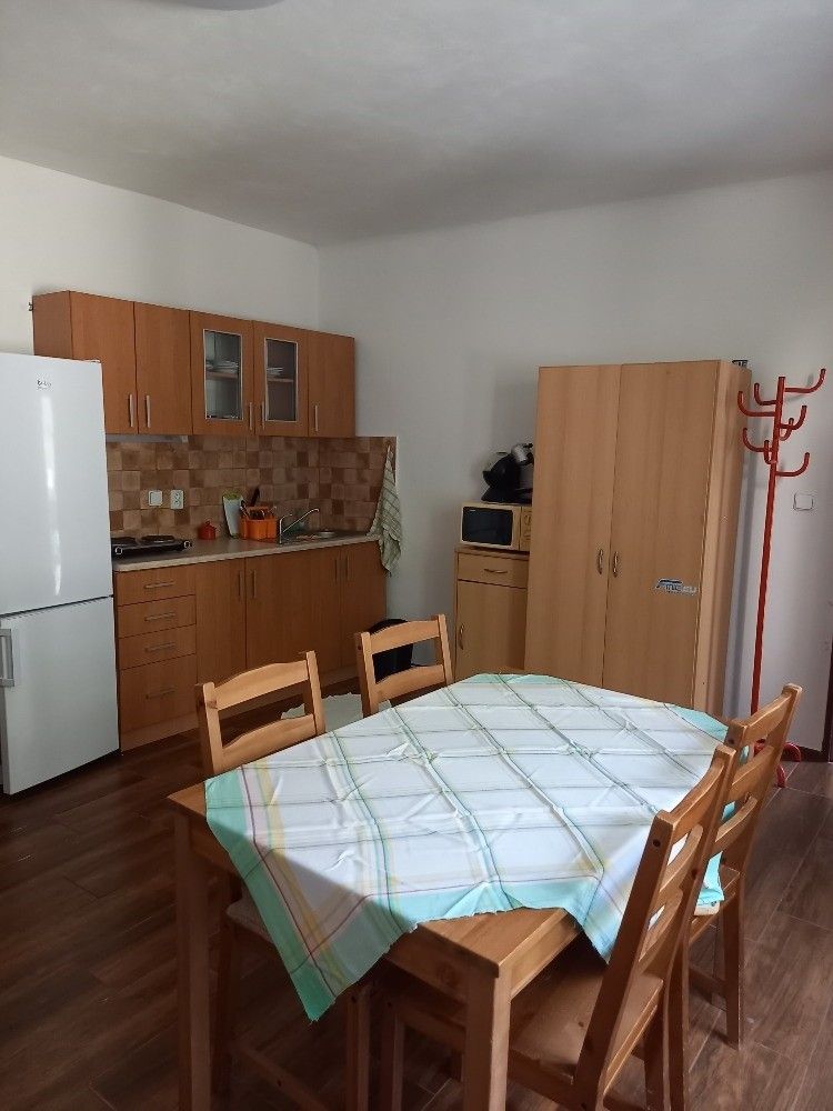 Pronájem byt - Klecany, 250 67