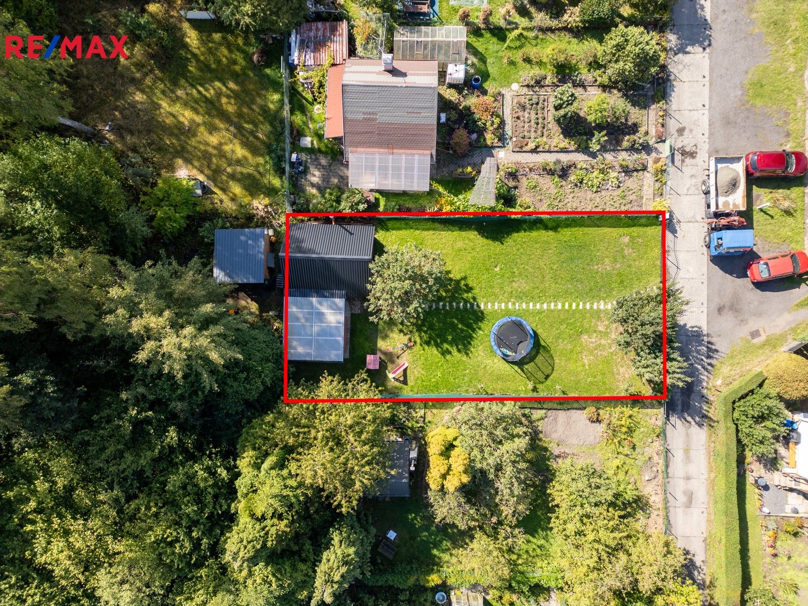 Zahrady, Jenišov, 350 m²