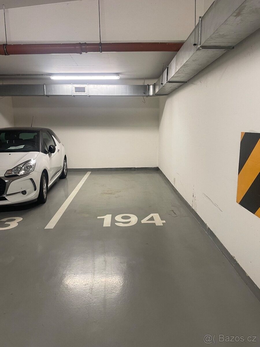 Garáže, Praha, 100 00