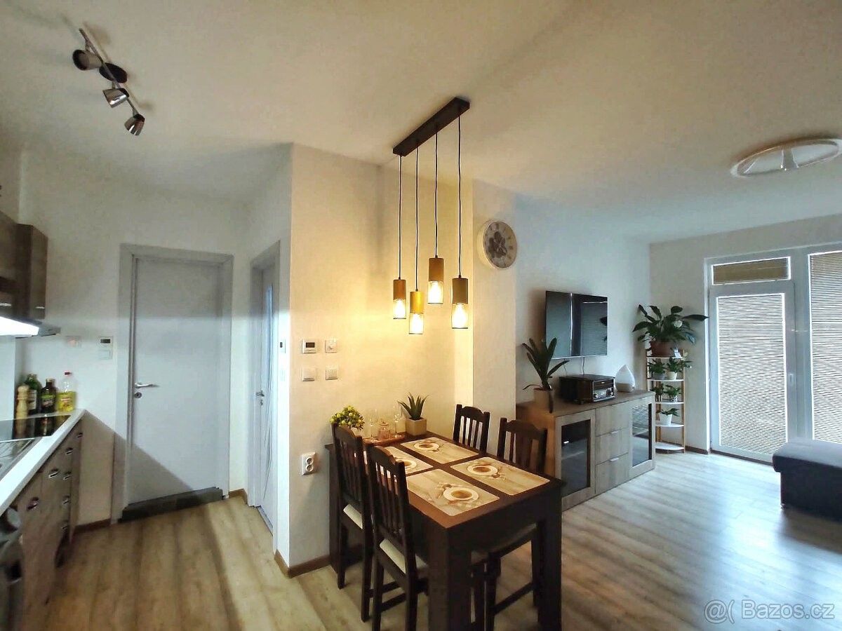 Byty, 987 66, Zahraničí