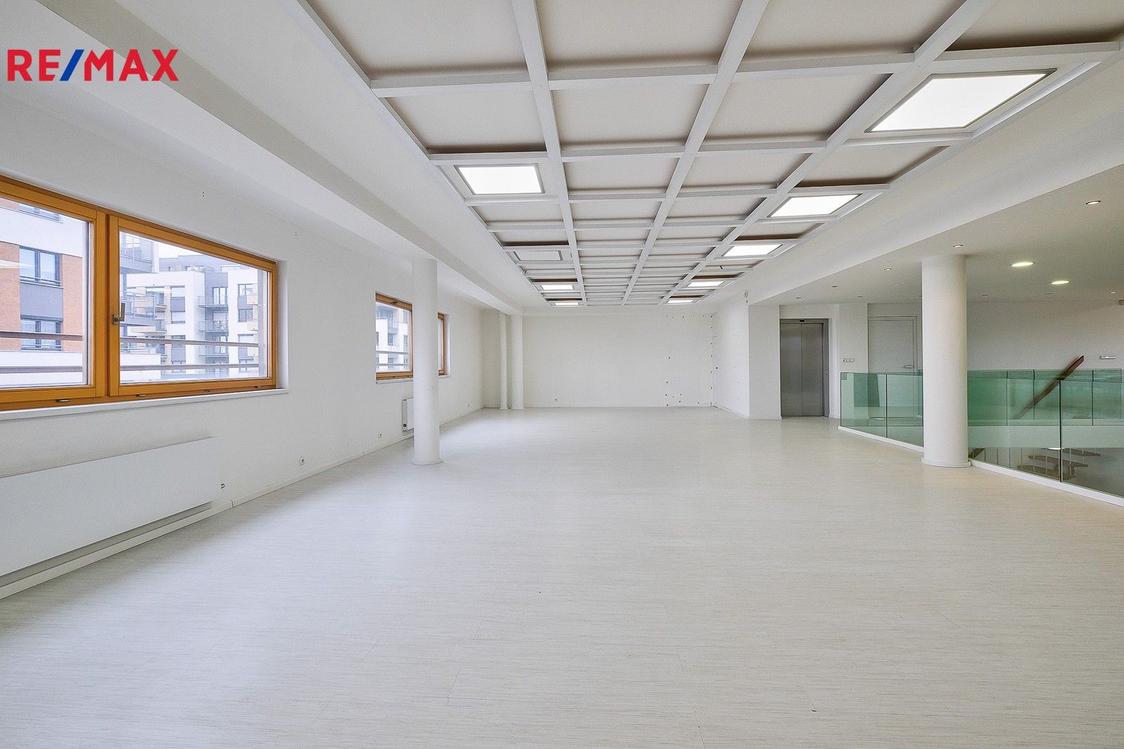 Pronájem obchodní prostory - K metru, Praha, 97 m²