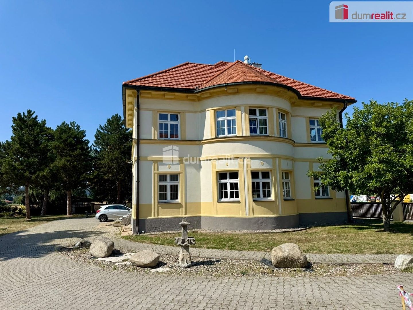 Kanceláře, nám. A. Dvořáka, Veltrusy, 24 m² - 1